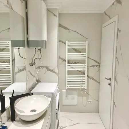 Luxury Lily's Apartment
