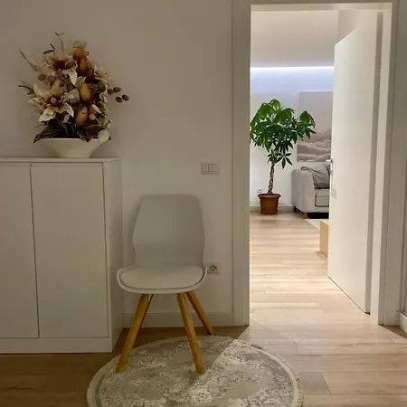 Luxury Lily's アパート Shkodër